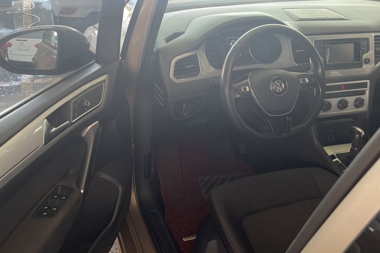 Used Volkswagen Golf Sportsvan 2016 230TSI Automatic Trend Edition Interior 2