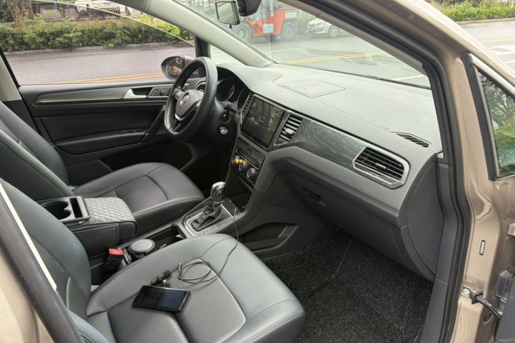Used Volkswagen Golf Sportsvan 2016 230TSI Automatic Trend Edition Interior 2