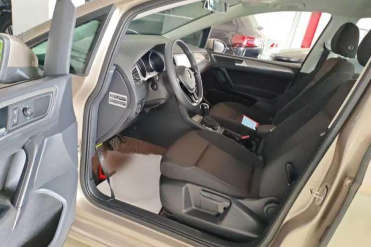 Used Volkswagen Golf Sportsvan 2016 1.6L Automatic Comfort Model Interior 2