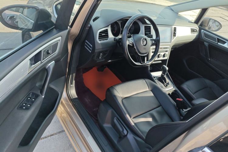 Used Volkswagen Golf Sportsvan 2016 230TSI Automatic Trend Edition Interior 3