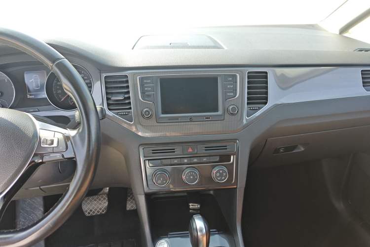 Used Volkswagen Golf Sportsvan 2016 230TSI Automatic Trend Edition Interior 3