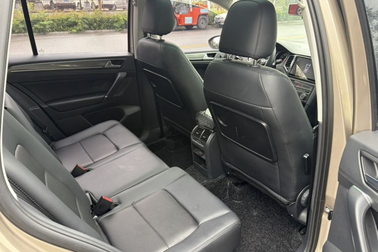 Used Volkswagen Golf Sportsvan 2016 230TSI Automatic Trend Edition Interior 3