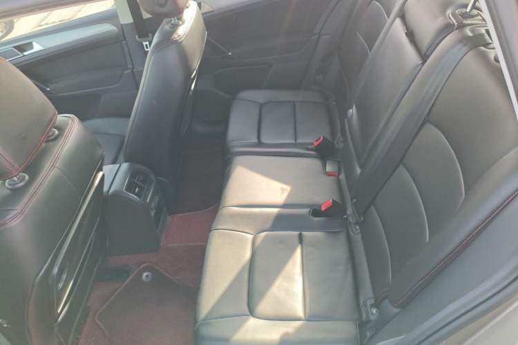 Used Volkswagen Golf Sportsvan 2016 230TSI Automatic Trend Edition Interior 4