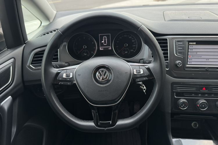 Used Volkswagen Golf Sportsvan 2016 230TSI Manual Entry-Level Trim Interior 7
