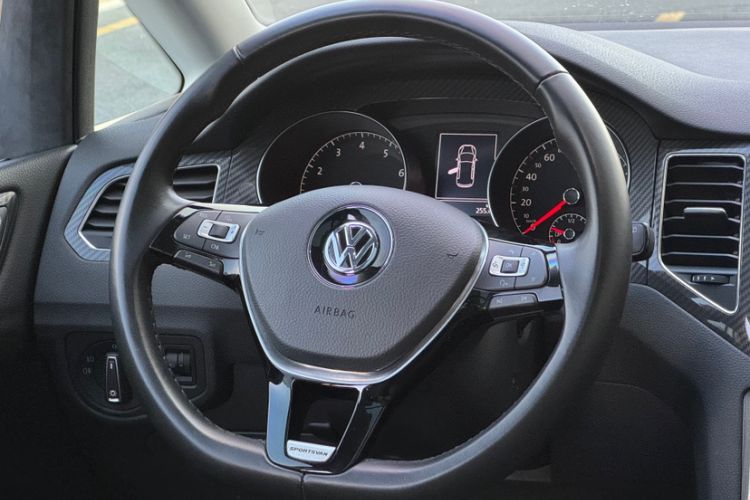 Used Volkswagen Golf Sportsvan 2016 280TSI Automatic Luxury Model Interior 8