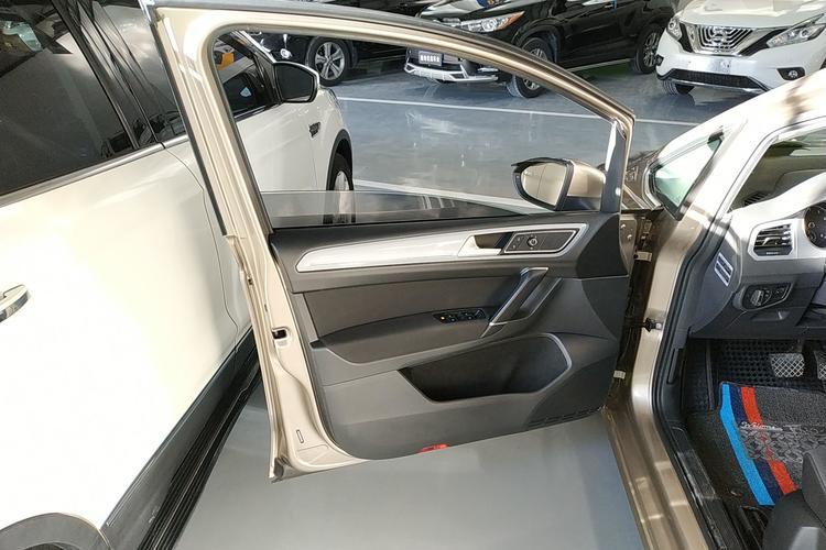 Used Volkswagen Golf Sportsvan 2016 230TSI Automatic Trend Edition Left Front Door Interior