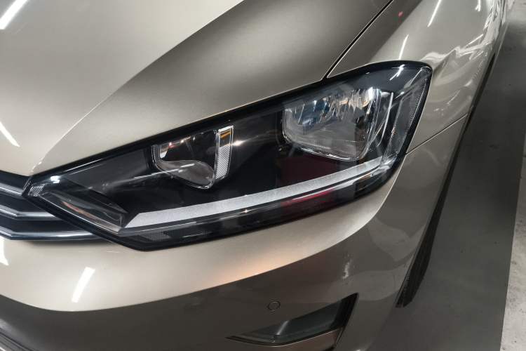 Used Volkswagen Golf Sportsvan 2016 230TSI Manual Entry-Level Trim Left Front Headlight