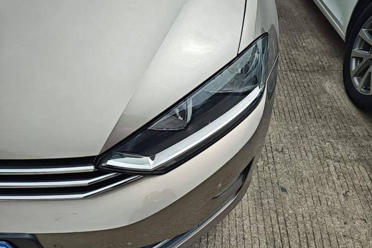 Used Volkswagen Golf Sportsvan 2016 230TSI Automatic Trend Edition Left Front Headlight