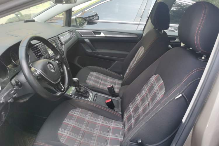 Used Volkswagen Golf Sportsvan 2016 230TSI Automatic Trend Edition Left Front Seat