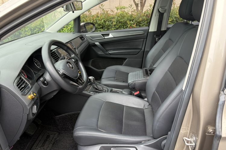 Used Volkswagen Golf Sportsvan 2016 230TSI Automatic Trend Edition Left Front Seat