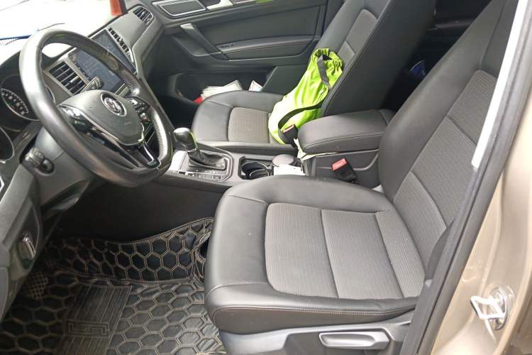 Used Volkswagen Golf Sportsvan 2016 230TSI Automatic Trend Edition Left Front Seat