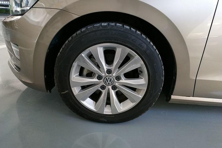Used Volkswagen Golf Sportsvan 2016 230TSI Automatic Trend Edition Left Front Wheel Hub