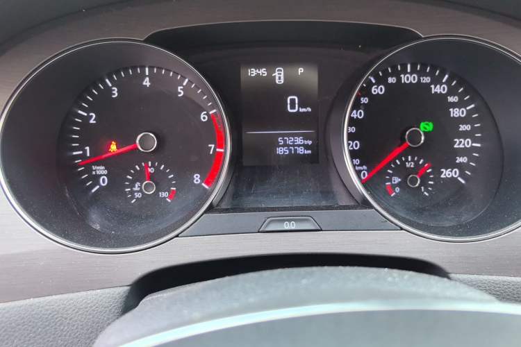 Used Volkswagen Golf Sportsvan 2016 1.6L Automatic Comfort Model Odometer Close Up