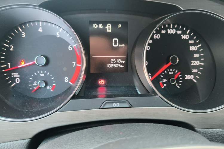 Used Volkswagen Golf Sportsvan 2016 1.6L Automatic Comfort Model Odometer Close Up
