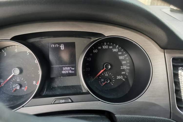 Used Volkswagen Golf Sportsvan 2016 1.6L Automatic Comfort Model Odometer Close Up