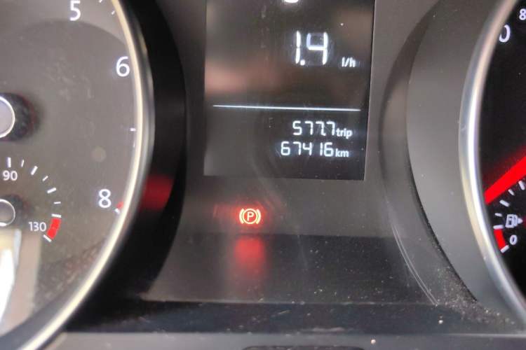 Used Volkswagen Golf Sportsvan 2016 1.6L Automatic Comfort Model Odometer Close Up