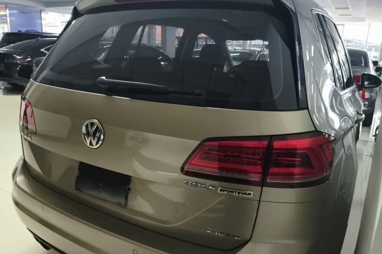 Used Volkswagen Golf Sportsvan 2016 230TSI Automatic Luxury Version Rear Right 45 Deg