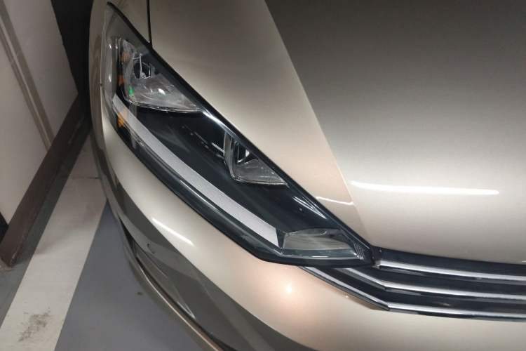 Used Volkswagen Golf Sportsvan 2016 230TSI Automatic Trend Edition Right Front Headlight