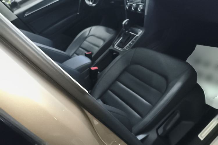 Used Volkswagen Golf Sportsvan 2016 230TSI Automatic Luxury Version Right Front Seat