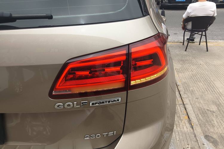 Used Volkswagen Golf Sportsvan 2016 230TSI Manual Entry-Level Trim Right Rear Taillight