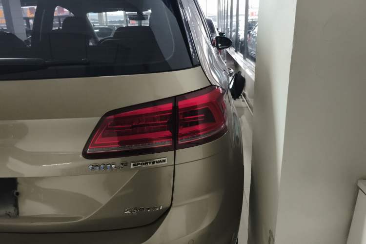 Used Volkswagen Golf Sportsvan 2016 230TSI Automatic Luxury Version Right Rear Taillight