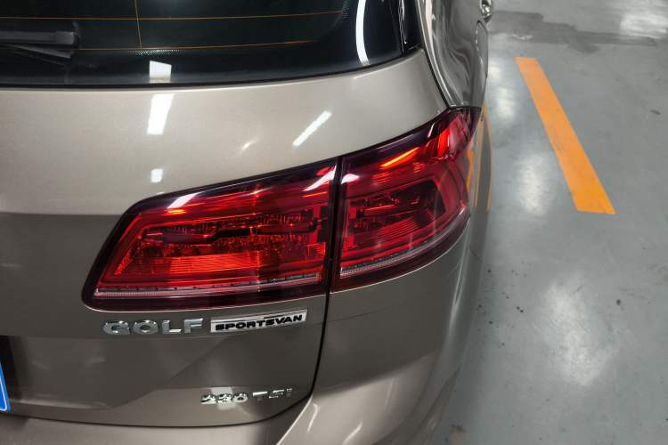 Used Volkswagen Golf Sportsvan 2016 230TSI Manual Entry-Level Trim Right Rear Taillight
