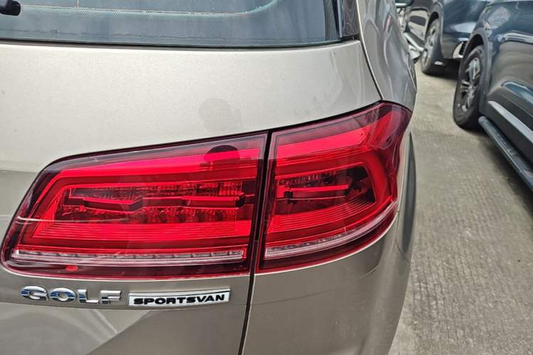 Used Volkswagen Golf Sportsvan 2016 230TSI Automatic Trend Edition Right Rear Taillight