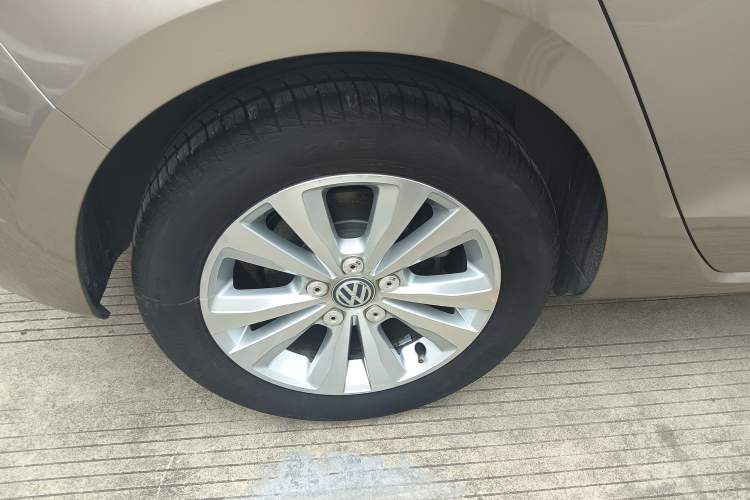 Used Volkswagen Golf Sportsvan 2016 230TSI Manual Entry-Level Trim Right Rear Wheel Hub