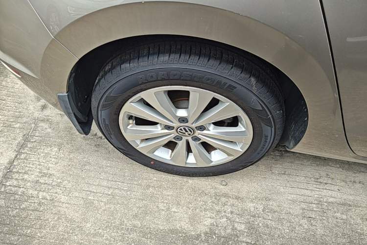 Used Volkswagen Golf Sportsvan 2016 230TSI Automatic Trend Edition Right Rear Wheel Hub