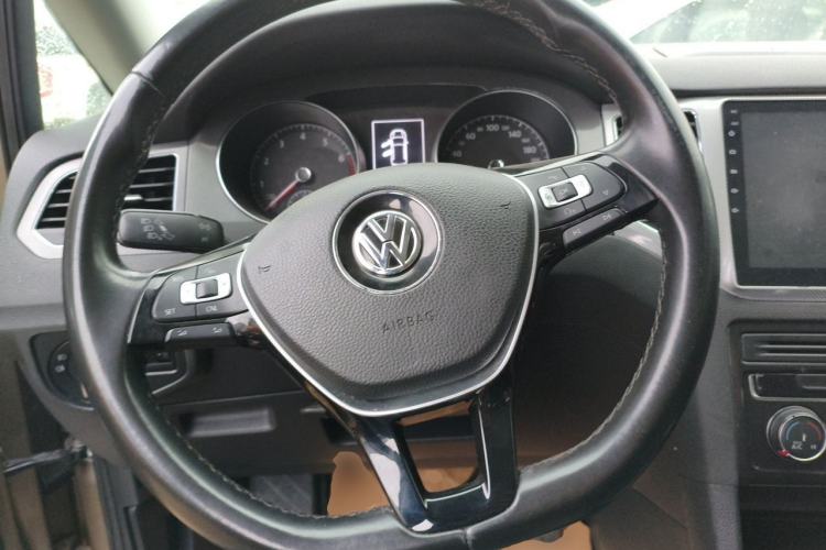Used Volkswagen Golf Sportsvan 2016 230TSI Automatic Trend Edition Steering Wheel