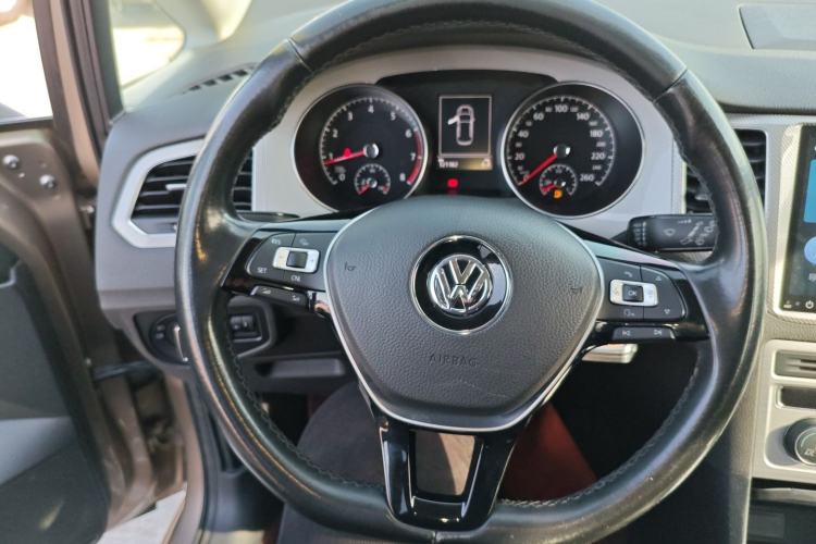 Used Volkswagen Golf Sportsvan 2016 230TSI Automatic Trend Edition Steering Wheel