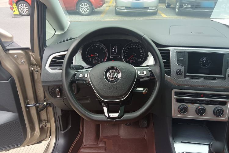 Used Volkswagen Golf Sportsvan 2016 230TSI Manual Entry-Level Trim Steering Wheel