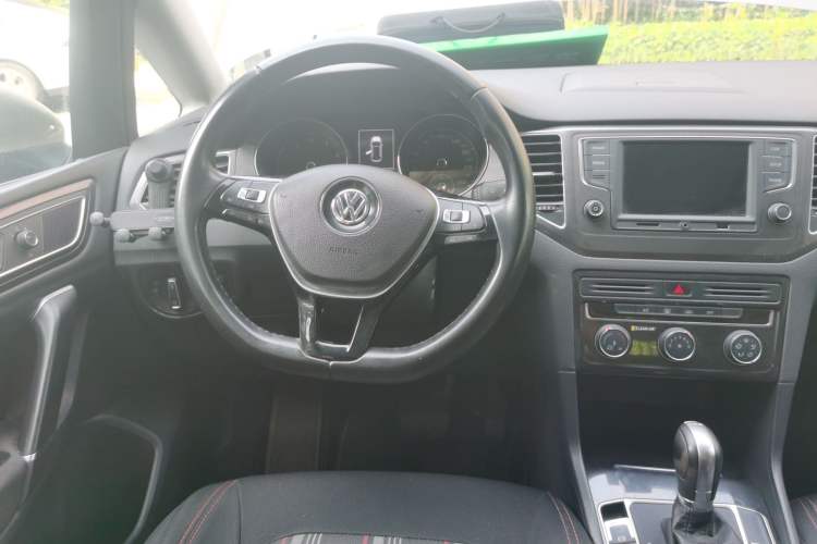 Used Volkswagen Golf Sportsvan 2016 230TSI Automatic Trend Edition Steering Wheel