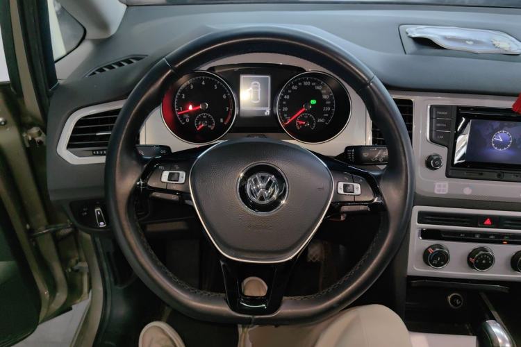 Used Volkswagen Golf Sportsvan 2016 230TSI Automatic Trend Edition Steering Wheel