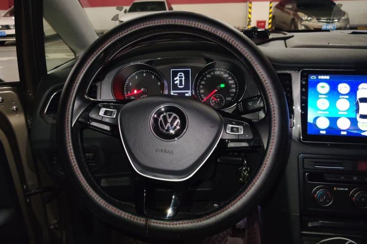 Used Volkswagen Golf Sportsvan 2016 230TSI Automatic Trend Edition Steering Wheel