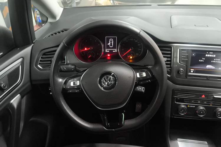 Used Volkswagen Golf Sportsvan 2016 230TSI Manual Entry-Level Trim Steering Wheel