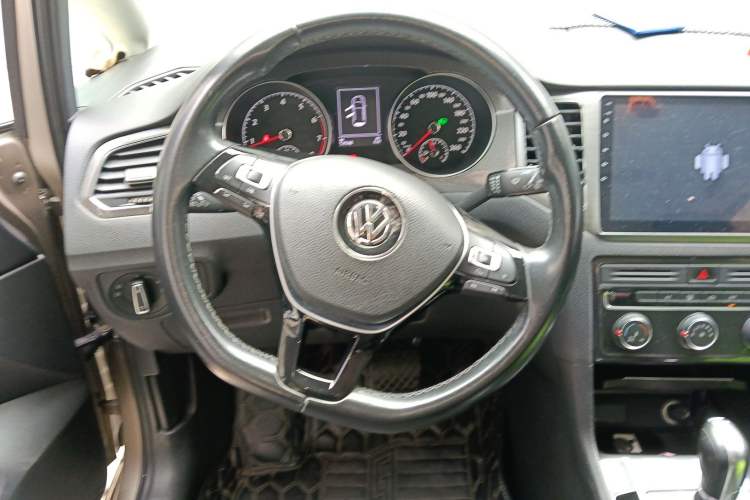 Used Volkswagen Golf Sportsvan 2016 230TSI Automatic Trend Edition Steering Wheel