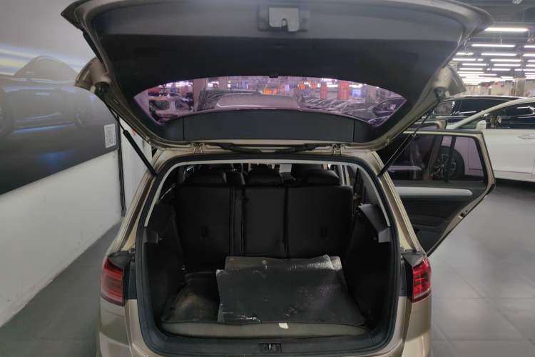 Used Volkswagen Golf Sportsvan 2016 230TSI Automatic Trend Edition Trunk