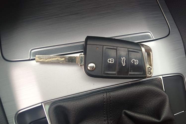 Used Volkswagen Golf Sportsvan 2016 230TSI Manual Entry-Level Trim Vehicle Key