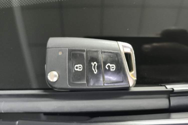 Used Volkswagen Golf Sportsvan 2016 230TSI Automatic Luxury Version Vehicle Key