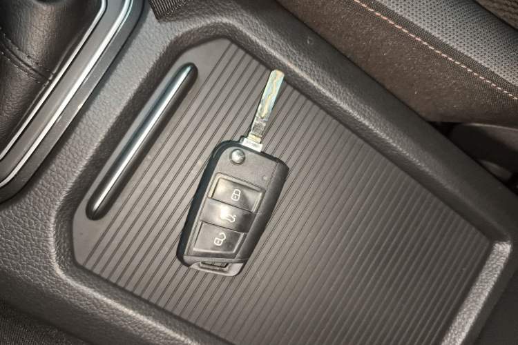Used Volkswagen Golf Sportsvan 2016 230TSI Manual Entry-Level Trim Vehicle Key