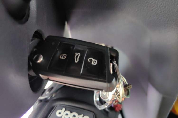 Used Volkswagen Golf Sportsvan 2016 1.6L Automatic Comfort Model Vehicle Key