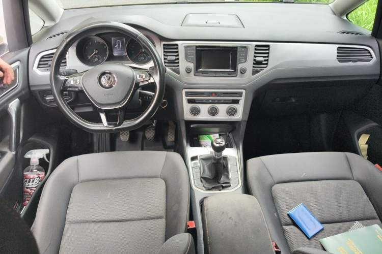 Used Volkswagen Golf Sportsvan 2016 230TSI Manual Entry-Level Trim Center Console