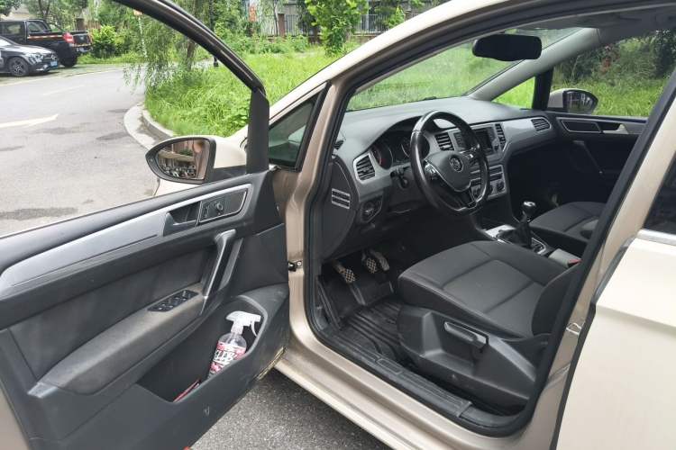 Used Volkswagen Golf Sportsvan 2016 230TSI Manual Entry-Level Trim Driver Seat