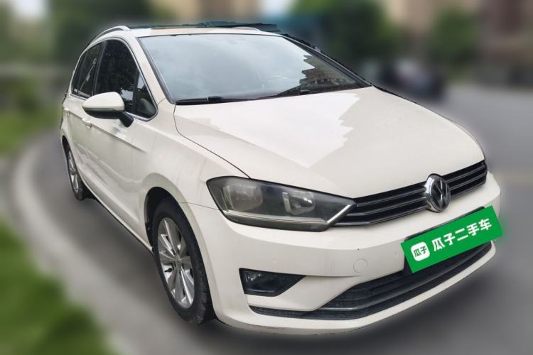 Used Volkswagen Golf Sportsvan 2016 230TSI Manual Entry-Level Trim Front Right 45 Deg