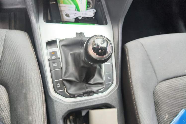 Used Volkswagen Golf Sportsvan 2016 230TSI Manual Entry-Level Trim Gear Lever