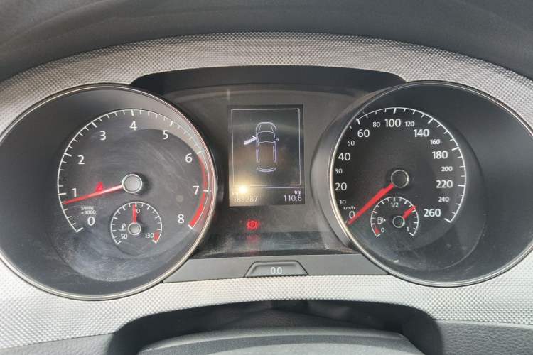 Used Volkswagen Golf Sportsvan 2016 230TSI Manual Entry-Level Trim Instrument Cluster