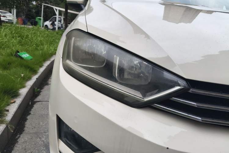 Used Volkswagen Golf Sportsvan 2016 230TSI Manual Entry-Level Trim Right Front Headlight