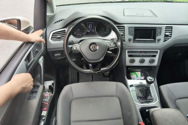 Used Volkswagen Golf Sportsvan 2016 230TSI Manual Entry-Level Trim Steering Wheel