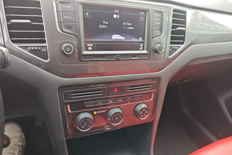 Used Volkswagen Golf Sportsvan 2016 230TSI Automatic Trend Edition Audio And AC Panel